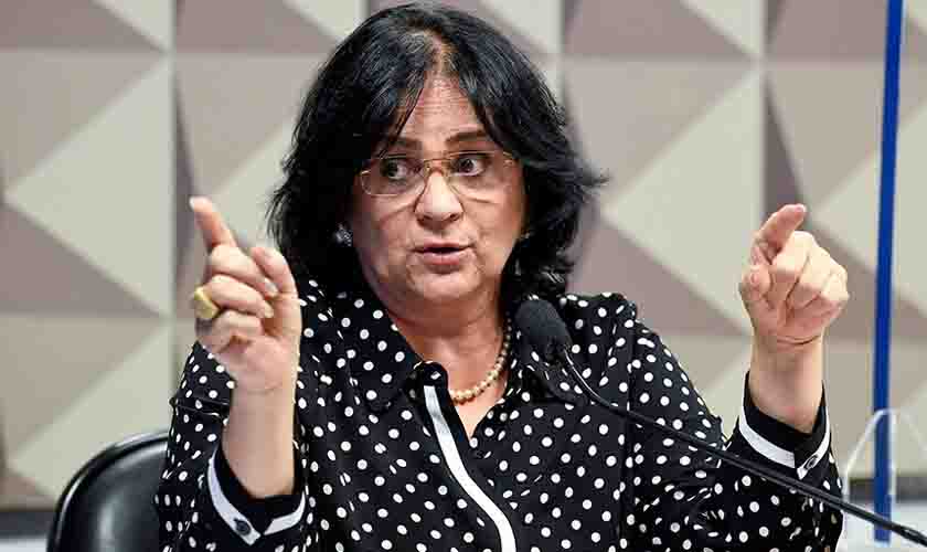 Ministra culpa imprensa por ligações antivacina para o Disque 100