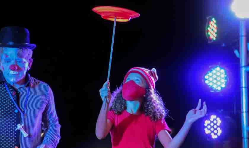 Projeto Arte no Entardecer é marcado por shows musicais e apresentações circenses