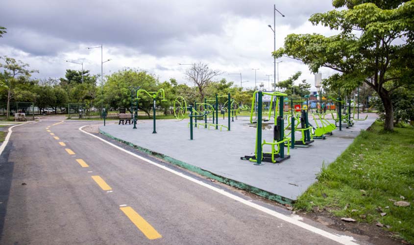 Espaço público oferece academia acessível e espaço para pets