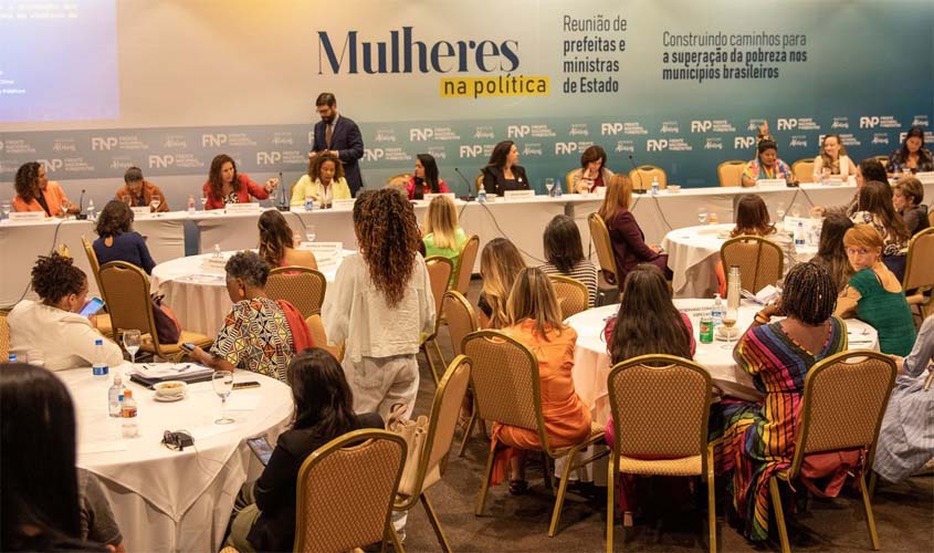 Ministras e prefeitas defendem mais participação feminina na política