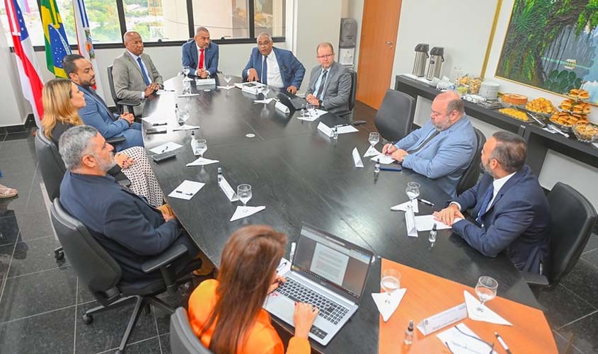 Corregedor da Justiça de Rondônia participa de reunião de trabalho no Amazonas