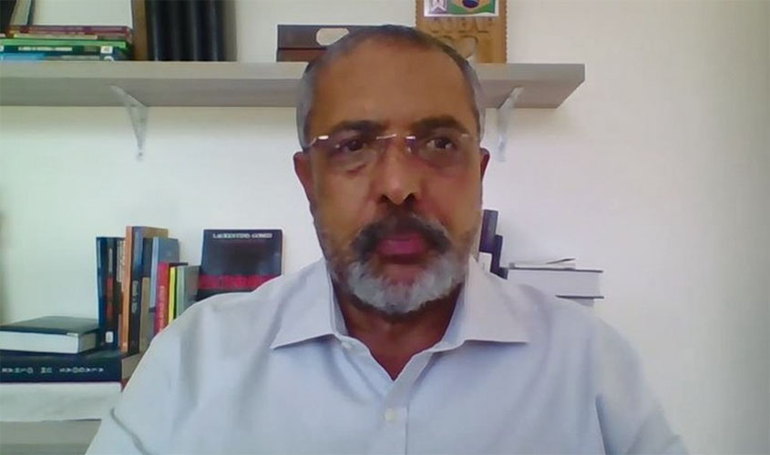Paulo Paim apresenta projetos de auxílio a desempregados e microempresas  