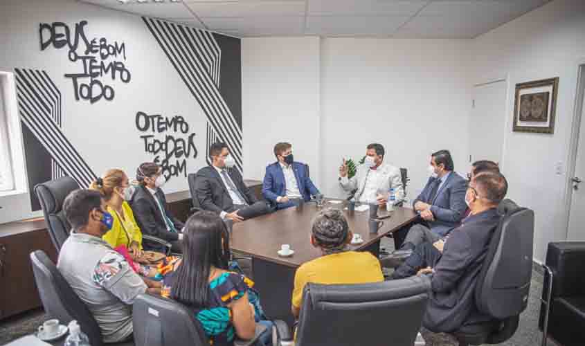 Regularização das terras do setor chacareiro é pauta de reunião entre Jair Montes, defensores públicos do Estado e moradores