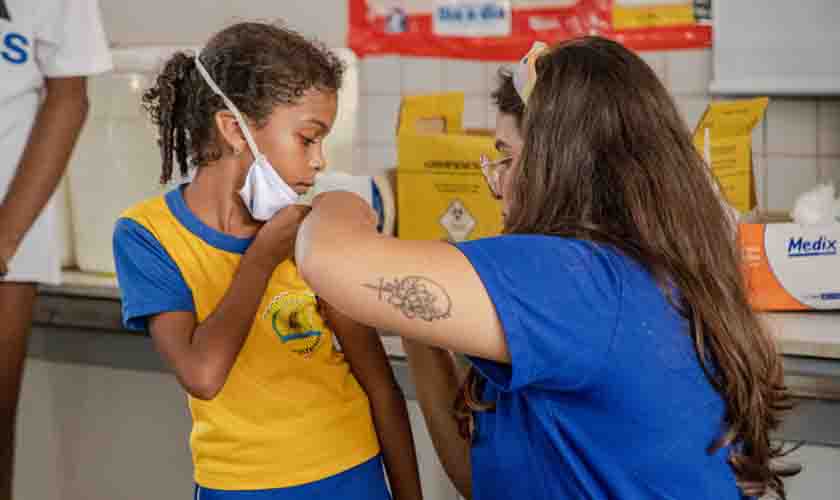 'Liga dos Imunizados' chega à escola Elenilson Negreiros, em Porto Velho