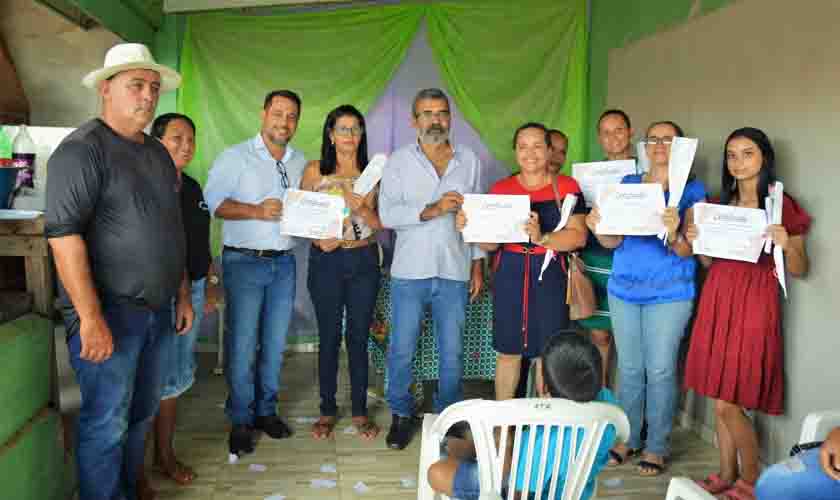 Deputado Jean Oliveira firma compromisso com a Associação das Mulheres de Buritis