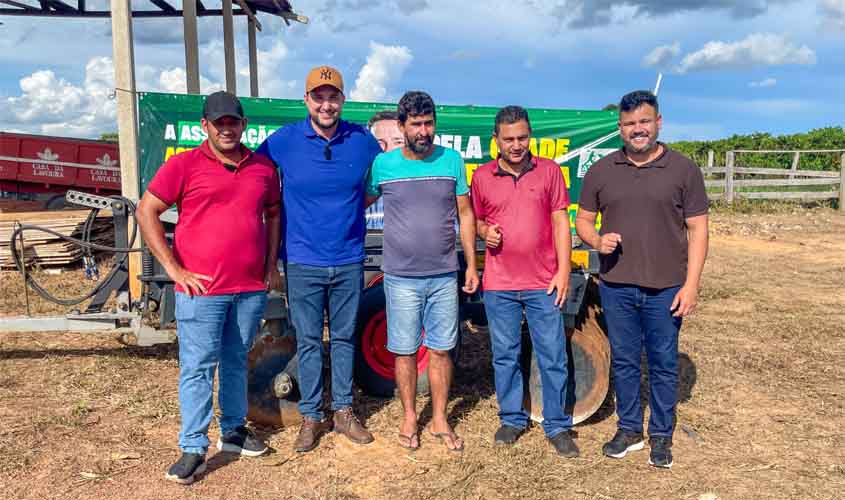 Associação ASPRUER recebe grade niveladora por meio de emenda do deputado Alex Redano