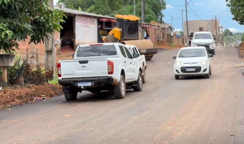 Asfaltamento da rua Eduardo Lima e Silva marca avanço das obras no bairro Cidade Nova, em Porto Velho