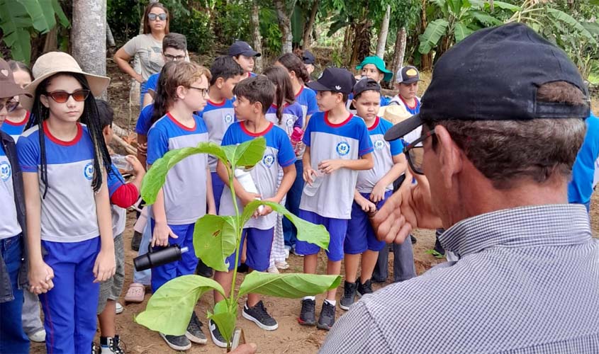 Semagri promove aula de campo na Escola Jandinei Cella