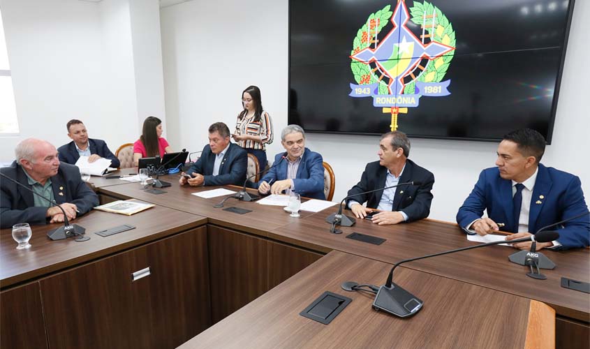 Comissão de Defesa do Consumidor recebe denúncias contra Caerd e abate irregular do peixe 