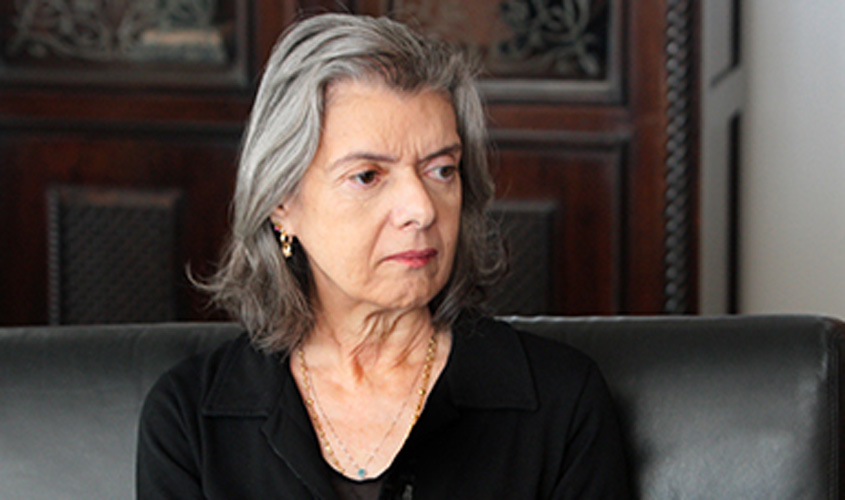 Carmén Lúcia nega HC coletivo em favor de transexuais adolescentes