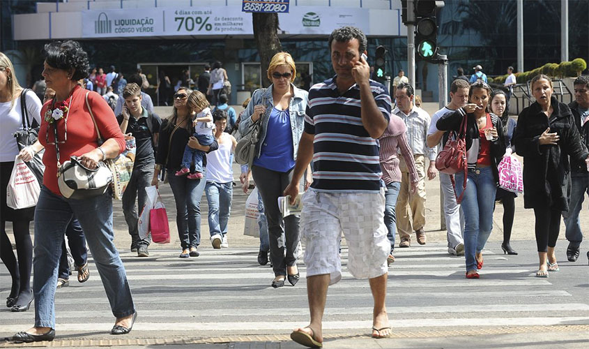 Taxa de desemprego sobe para 12,6% em abril, diz IBGE