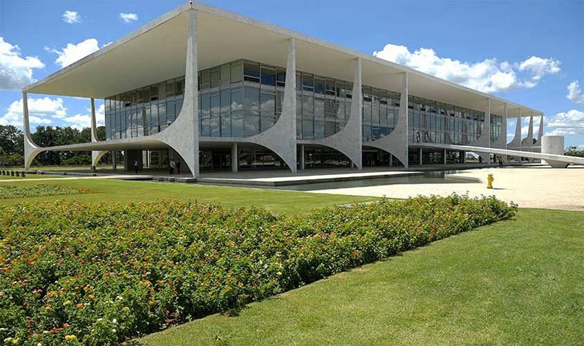 Sancionada ajuda de R$ 125 bilhões para estados e municípios com veto a reajuste