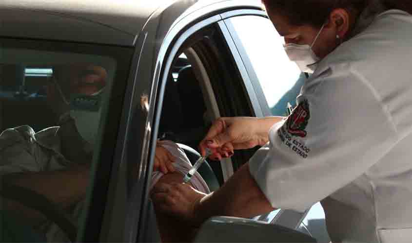 Mais de 456,6 mil pessoas já perderam a vida por covid-19 no Brasil