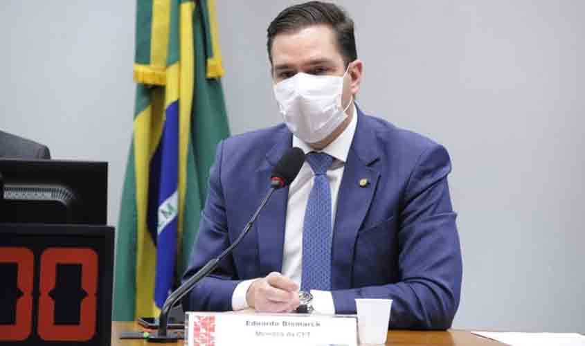 Projeto prevê incentivo a servidor público para compra de sistemas de energia solar