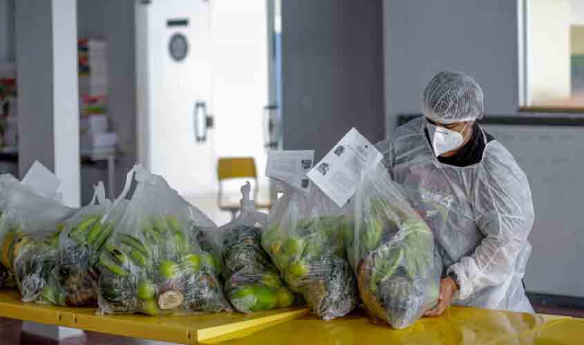 Alunos indígenas são beneficiados com kits de merenda escolar