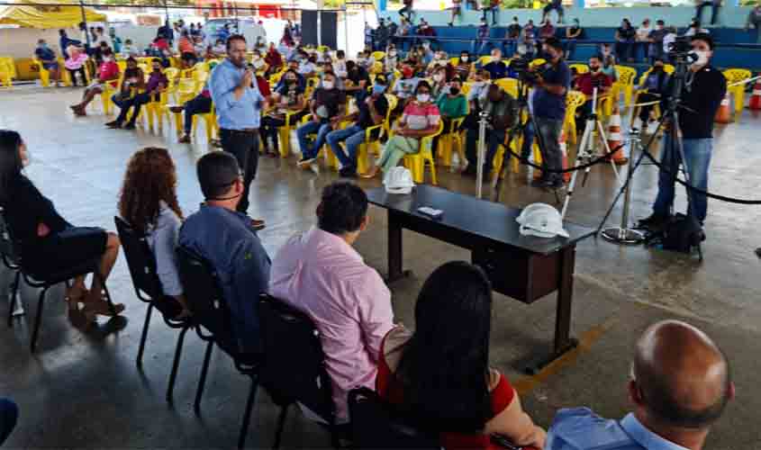 Presidente Alex Redano assegura R$ 800 mil em emendas para Seringueiras