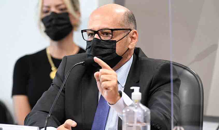 Brasil poderia ter sido primeiro do mundo a vacinar, afirma Dimas Covas à CPI