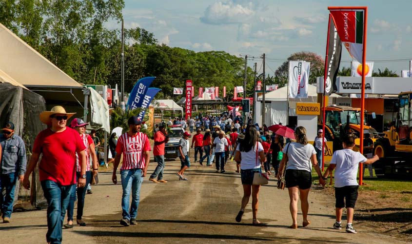 Ações realizadas na Rondônia Rural Show, investimentos na Educação e asfaltamento são os destaques da semana do Governo do Estado