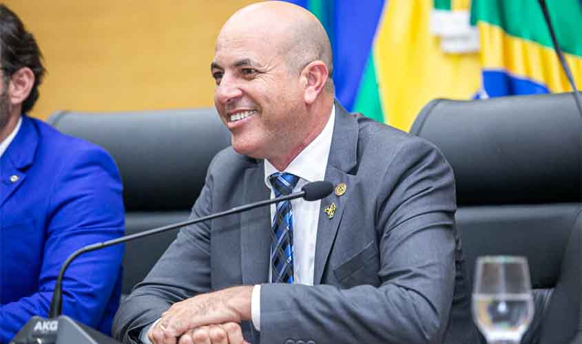 Lei do porte funcional para agentes da Politec é sancionada após atuação firme do deputado Ismael Crispin