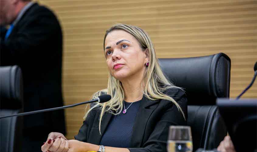 Deputada Cláudia de Jesus comemora aprovação de projeto que garante valorização dos servidores da Emater