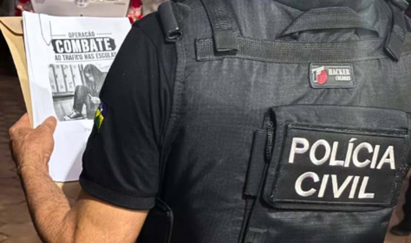 Polícia Civil apreende drogas em operação escolar