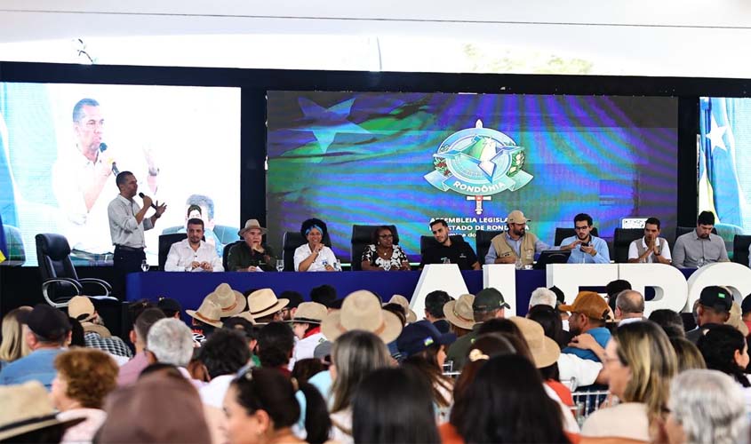 Homenagem é entregue durante a Rondônia Rural Show