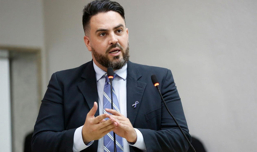 Léo Moraes pede inclusão de servidores da saúde na lei do duplo vínculo