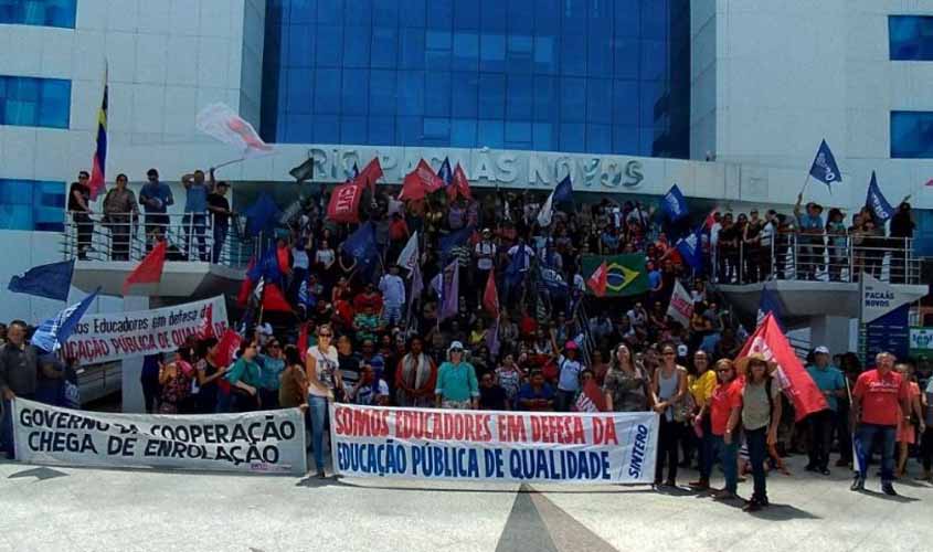 Sintero conquista o Piso Nacional do Magistério na carreira para o professor, mas Governo do Estado não cumpre em 2019