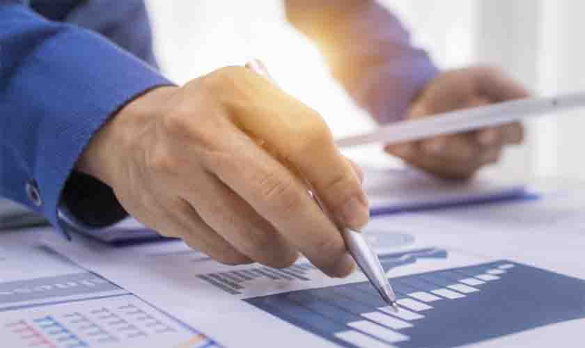 Bancário que ocupava cargo de confiança subordinado a gerente geral receberá horas extras