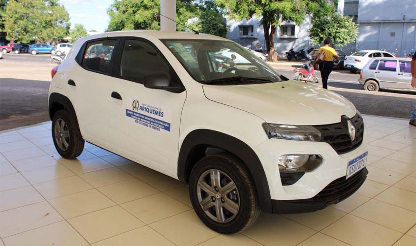 Prefeitura entrega veículo ao Conselho Municipal de Educação