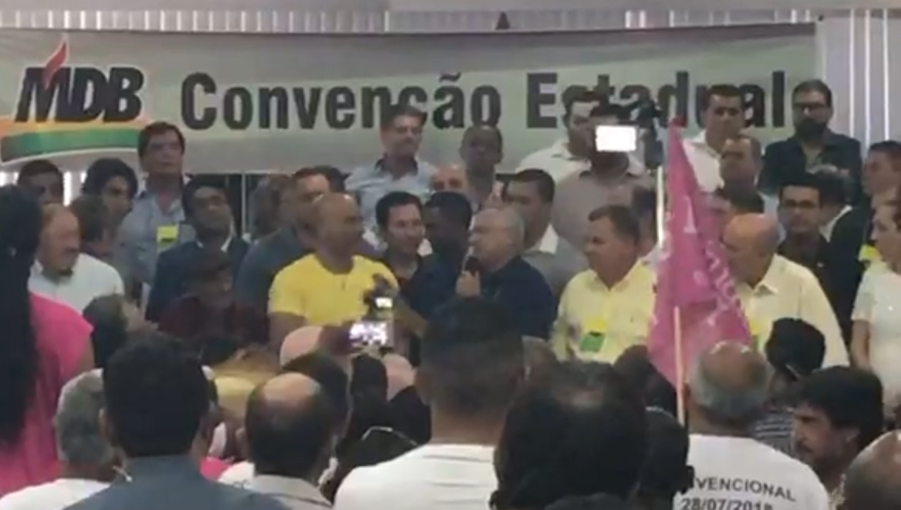 Presidente do MDB dá um tapa no rosto de ex-secretário de Confúcio Moura.VÍDEO 