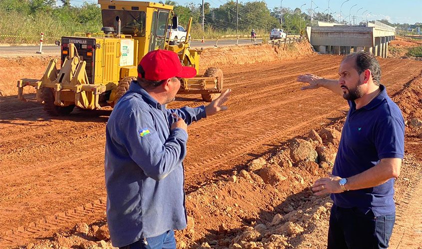 Presidente Laerte Gomes fiscaliza obras na ponte sobre o Rio Urupá em Ji-Paraná