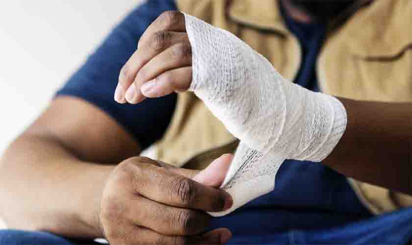 Fiscal será indenizada por agressão física sofrida durante roubo em distribuidora