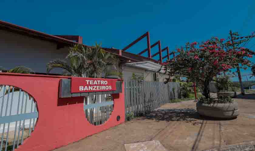 Prefeitura conclui obra de revitalização do Teatro Banzeiros
