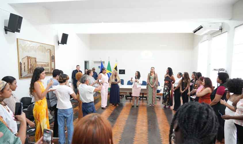 Prefeitura de Porto Velho promove evento que reúne mulheres em reconhecimento à profissão de trancista