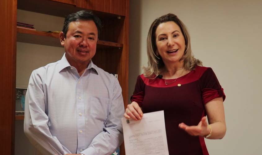 Jaqueline Cassol anuncia empenho de quase um milhão de reais para saúde e educação