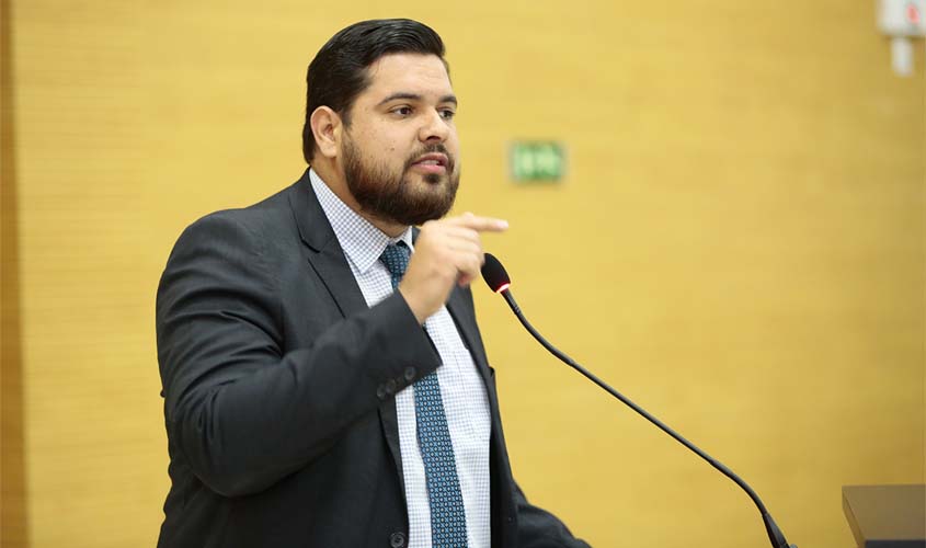 Jean Oliveira rebate declarações do presidente francês sobre queimadas