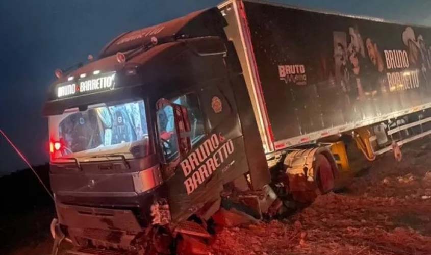 Motorista morre em colisão com carreta na BR-364