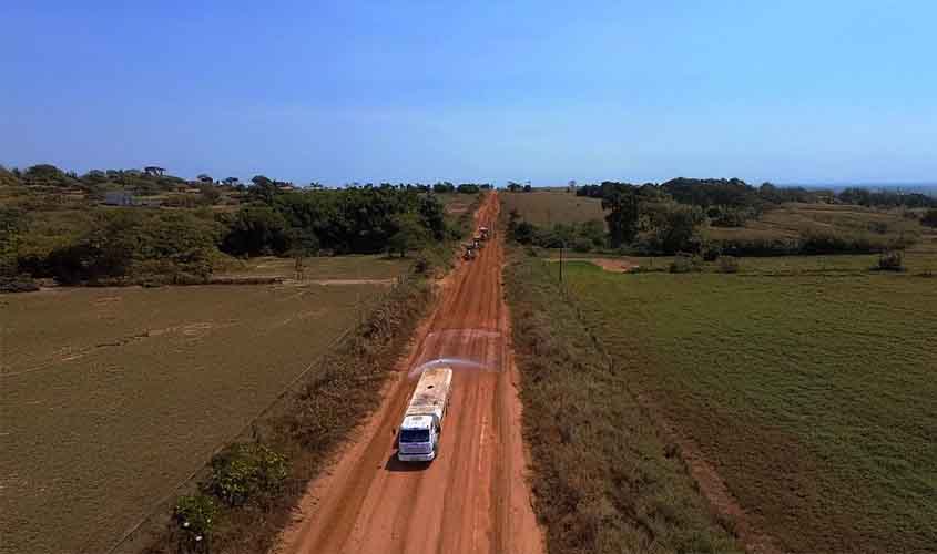 Duas frentes de serviço avançam na manutenção de 180 km da RO-420
