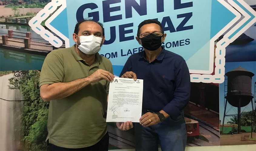 Presidente Laerte Gomes recebe pedido de bloqueteamento para pátio do IAAMO, em Mirante da Serra