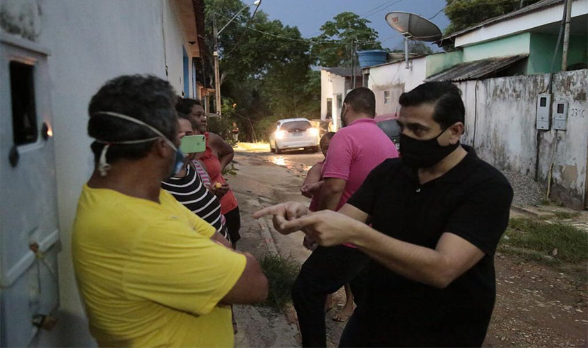 Breno Mendes visita bairros levando propostas de trabalho