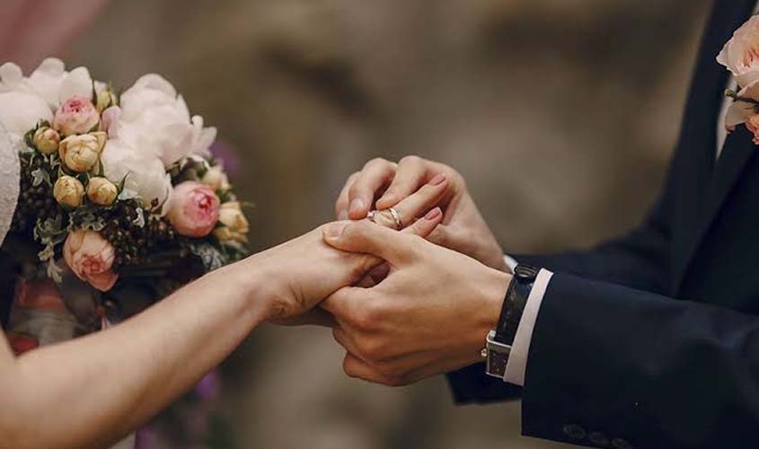 Festa de casamento com 100 convidados é interrompida no Rio