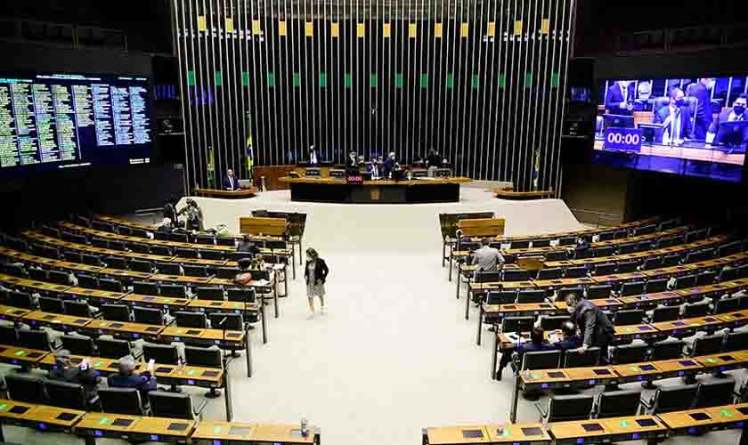 Congresso garante federações partidárias e suspensão de prova de vida
