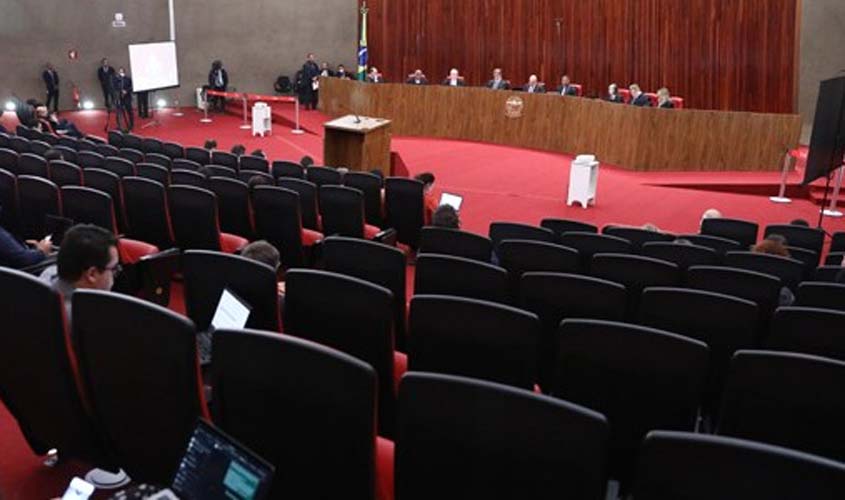 Plenário decide que Bolsonaro não pode transmitir lives eleitorais em espaços exclusivos do presidente da República