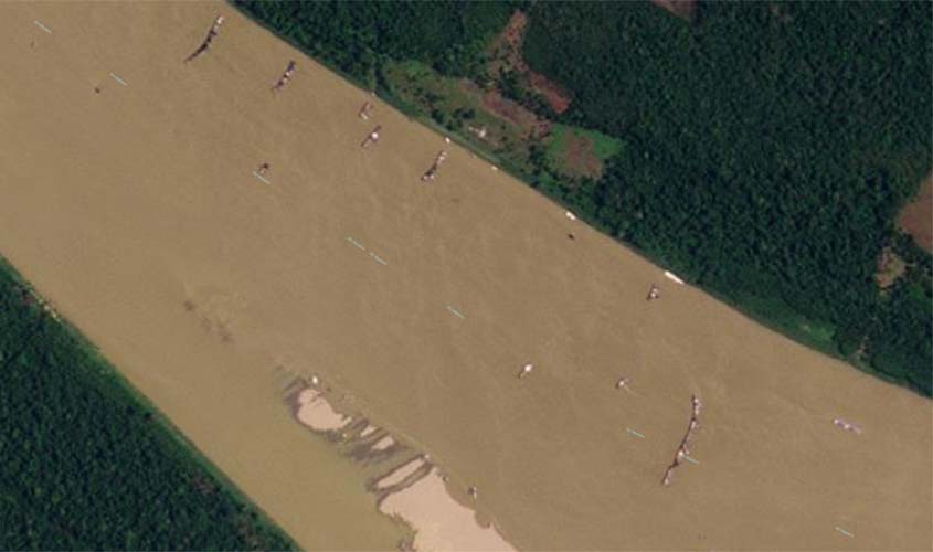 Balsas de garimpo ilegal voltam a bloquear o rio Madeira