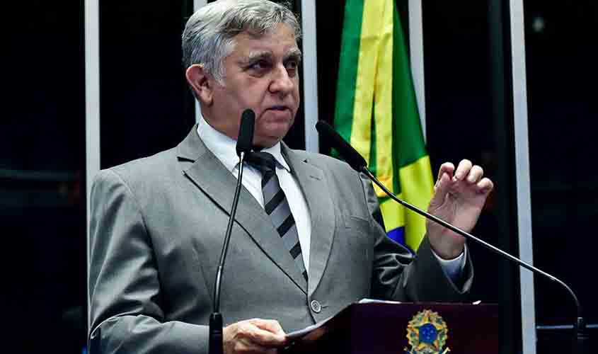 Izalci alerta para os problemas causados pelas apostas on-line no Brasil