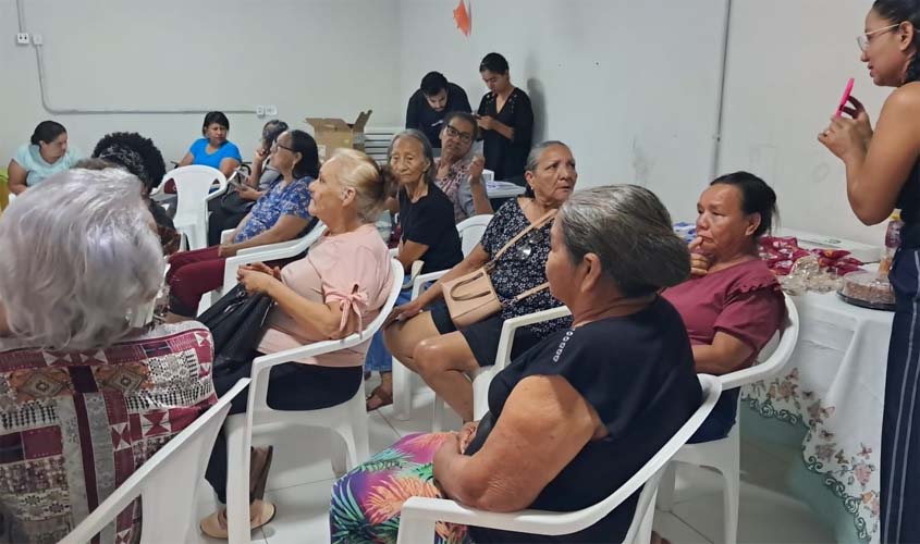 Cras Dona Cotinha promove encontro com idosos