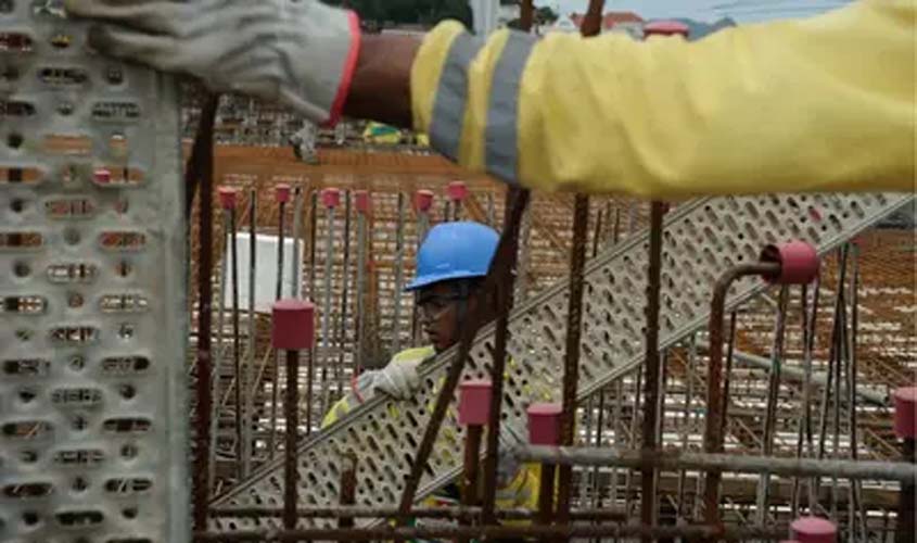 Construção recua em agosto e emprego cai ao menor nível desde 2017