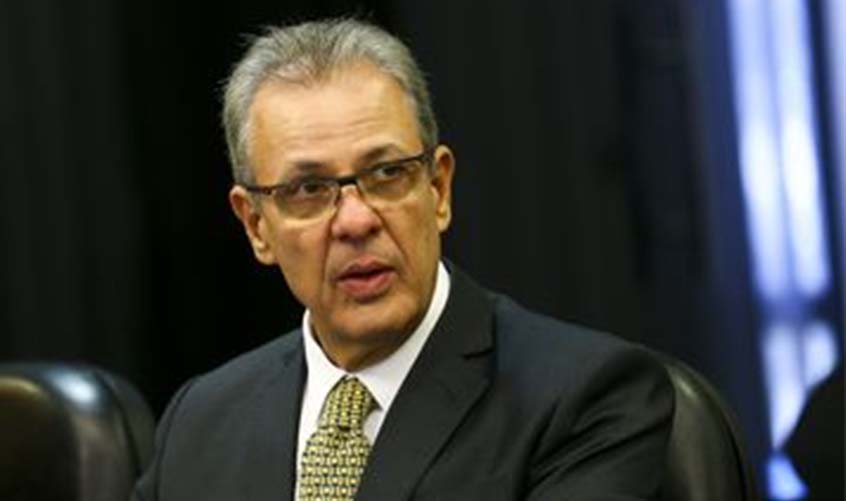 Ministro comenta acionamento de bandeira vermelha para energia