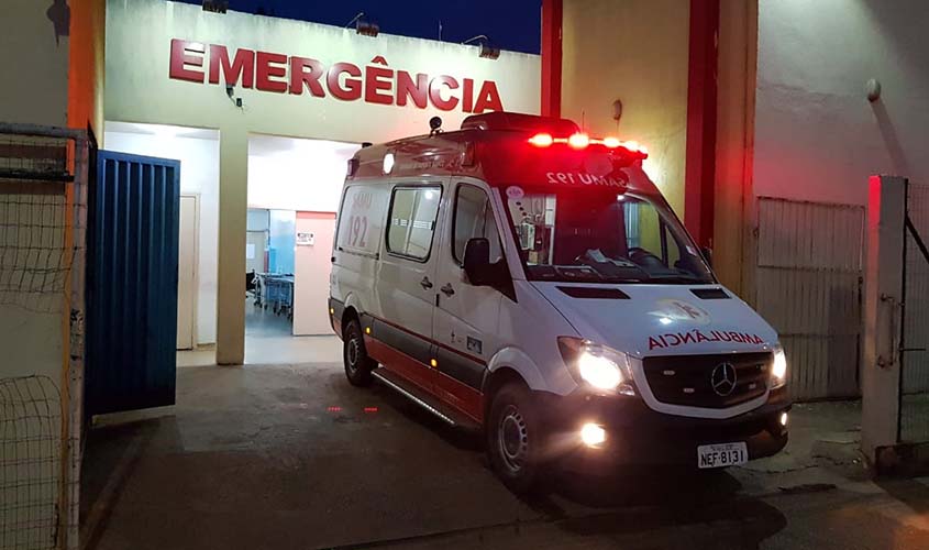 Homem é socorrido após levar três facadas